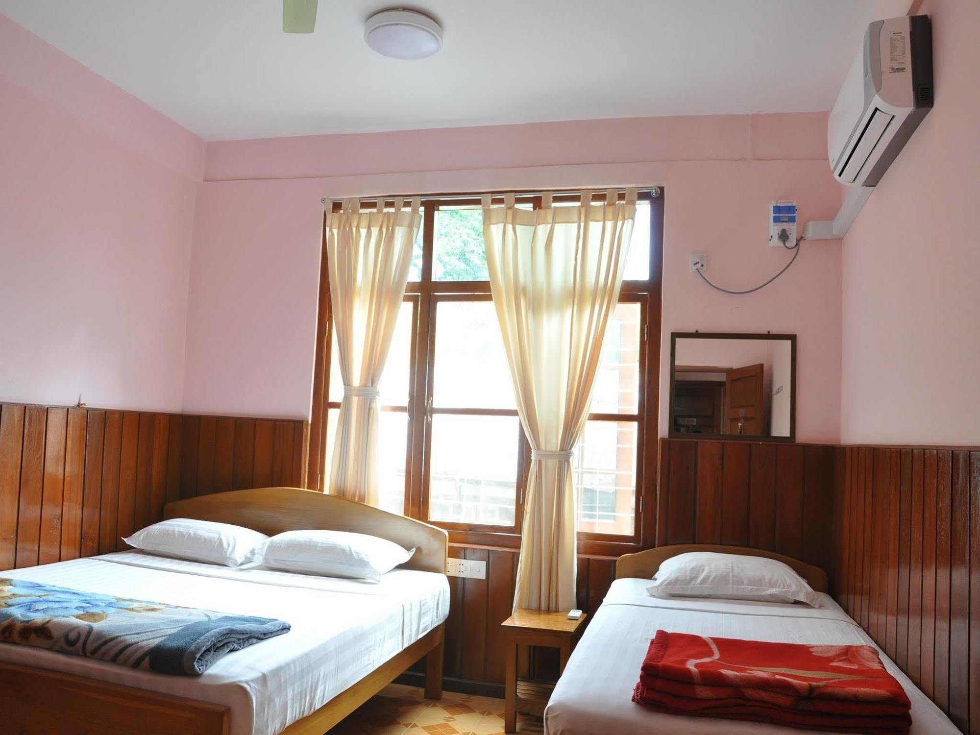 Saw Nyein San Guest House Nyaung-U Экстерьер фото